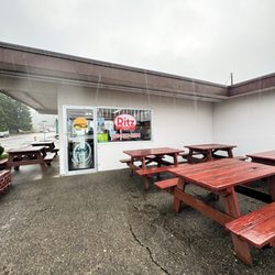 The Ritz Burgers - Outdoor seating