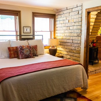 Halcyon House - Bed & Breakfast Near Me - Lawrence, Kansas