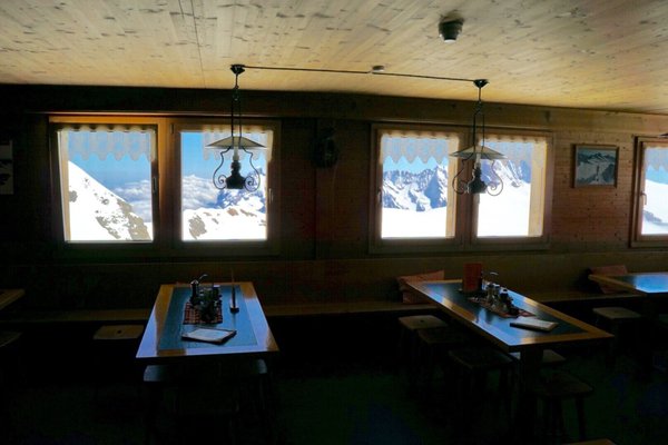 Mönchsjochhütte by null