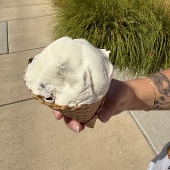 Harper's Ice Cream - Cookies and cream - Ice Cream & Frozen Yogurt Near Me - Phoenix, Oregon Harper's Ice Cream - Cookies and cream - Ice Cream & Frozen Yogurt Near Me - Phoenix, Oregon