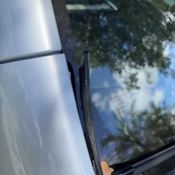 Safelite AutoGlass - Incorrect install of windshield wind rubber piece - Auto Glass Services Near Me - Largo, Florida Safelite AutoGlass - Incorrect install of windshield wind rubber piece - Auto Glass Services Near Me - Largo, Florida