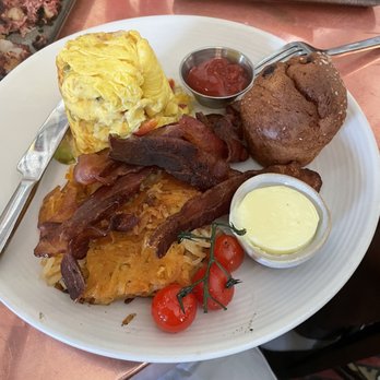 OAK Long Bar + Kitchen - Scrambled eggs with onions and peppers, hash browns, Blueberry Muffin - Bars Near Me - Boston, Massachusetts OAK Long Bar + Kitchen - Scrambled eggs with onions and peppers, hash browns, Blueberry Muffin - Bars Near Me - Boston, Massachusetts