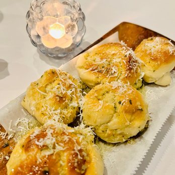 MA'S Italian Kitchen - Garlic Bread - Italian Near Me - Burbank, California