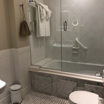 Old Edwards Inn and Spa - Beautiful bathroom! - Hotels Near Me - Highlands, North Carolina Old Edwards Inn and Spa - Beautiful bathroom! - Hotels Near Me - Highlands, North Carolina