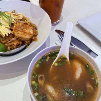 Bonding - Sushi Bars Near Me - Miami, Florida
