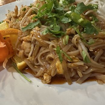 Bounxou Thai - Pad Thai with chicken - Thai Near Me - Jacksonville, Florida Bounxou Thai - Pad Thai with chicken - Thai Near Me - Jacksonville, Florida