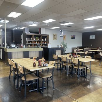 Arnie’s Cafe - Large dining room - Breakfast & Brunch Near Me - Reno, Nevada