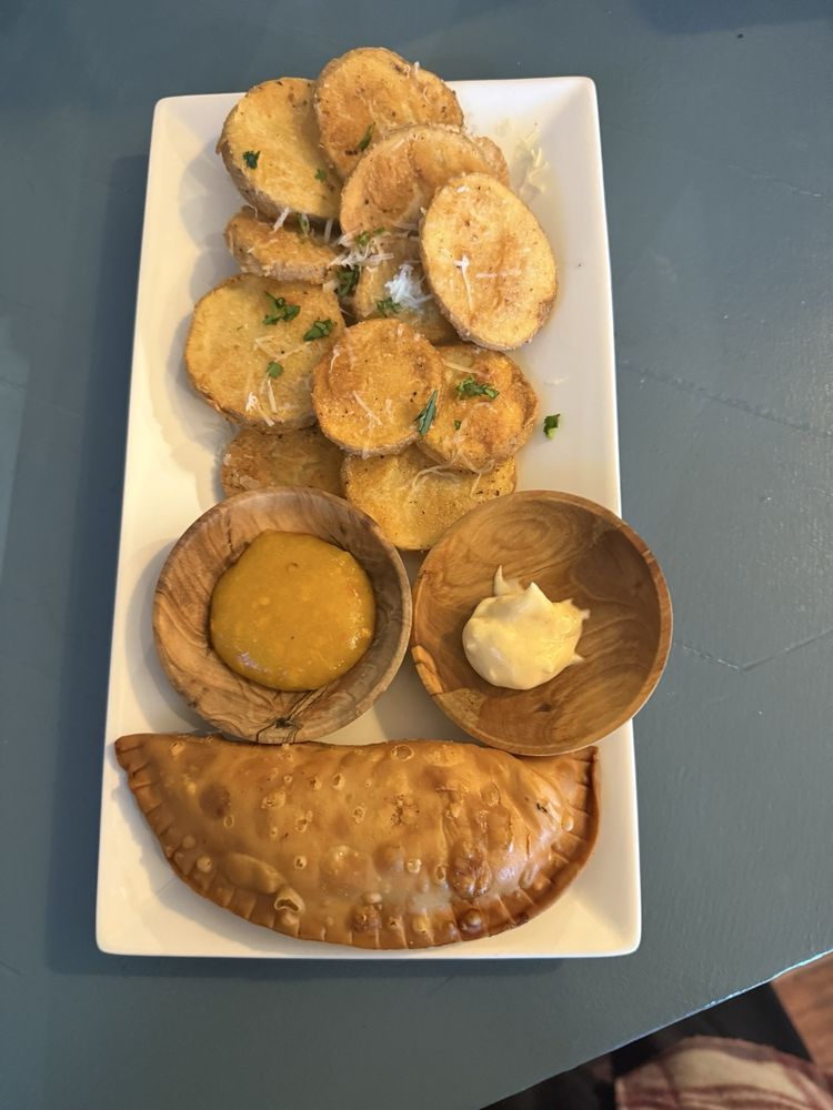 Bodega and Vino Logo