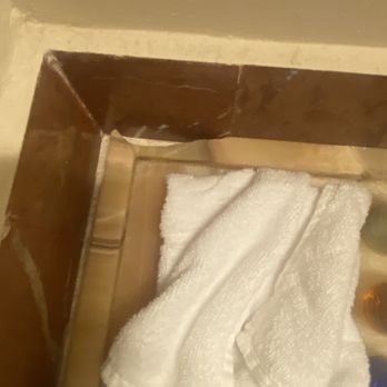 Grand Palladium Colonial - Bathroom vanity holder. Again cracked and aged products seem to be the trend. - Resorts Near Me - Solidaridad, ROO Grand Palladium Colonial - Bathroom vanity holder. Again cracked and aged products seem to be the trend. - Resorts Near Me - Solidaridad, ROO