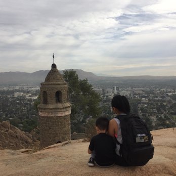 Mount Rubidoux Trail - Chillin at the top - Hiking Near Me - Riverside, California Mount Rubidoux Trail - Chillin at the top - Hiking Near Me - Riverside, California