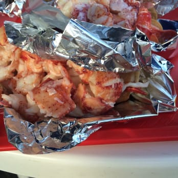 Red's Eats - So much lobstah you can't even see the perfectly buttered and toasted bun. - Seafood Near Me - Wiscasset, Maine Red's Eats - So much lobstah you can't even see the perfectly buttered and toasted bun. - Seafood Near Me - Wiscasset, Maine