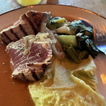 Monkeypod Kitchen by Merriman - New American Near Me - Kihei, Hawaii