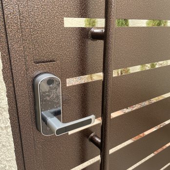Tiarra Iron Works - Automatic key lock with attached long handle. - Fences & Gates Near Me - Las Vegas, Nevada Tiarra Iron Works - Automatic key lock with attached long handle. - Fences & Gates Near Me - Las Vegas, Nevada