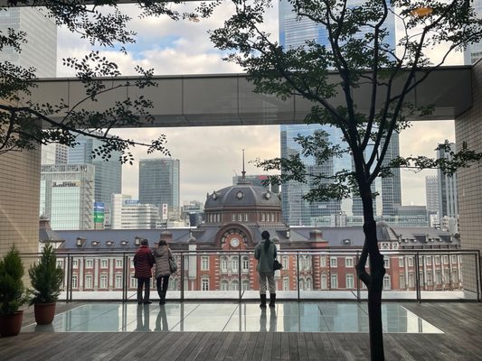 Marunouchi Building by null