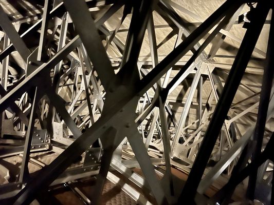 Monument to the Revolution by null