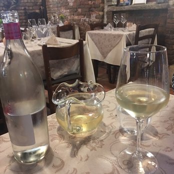 Da Carletto - Vino Bianco della casa - Venetian Near Me - Venezia, VE Da Carletto - Vino Bianco della casa - Venetian Near Me - Venezia, VE