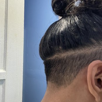 Razorbacks Barber Shop - I asked for a 2 taper to skin and I have a patch of hair missing at bottom - Barbers Near Me - Long Beach, California