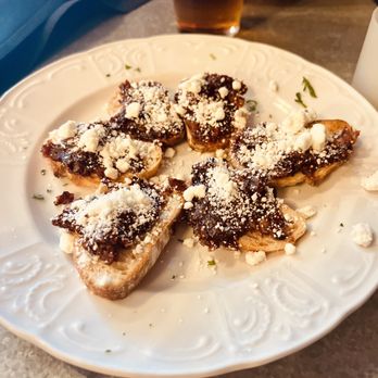 The Diver Bar and Grill - Fig date and goat cheese crostini - Pizza Near Me - Eureka, California