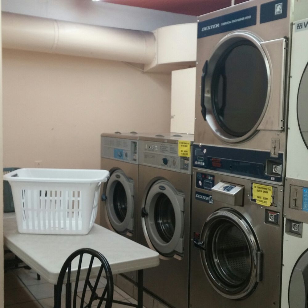 Buanderie Royal Plus - Back area. - Laundromat Near Me - Montreal, Quebec