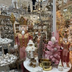 Potter's - Nutcrackers in many different sizes and colours
