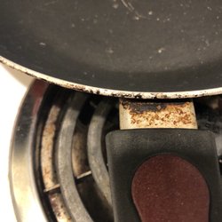 Harbourside Resort - A "clean" frying pan on check in.
