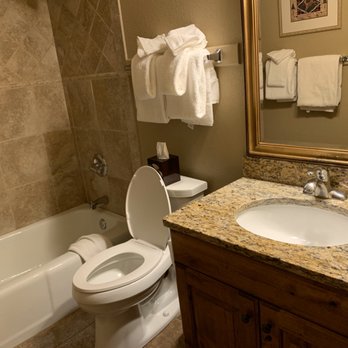 Eagle Point Resort - Guest Bath of 2 bdrm 2 bath - Ski Resorts Near Me - Vail, Colorado Eagle Point Resort - Guest Bath of 2 bdrm 2 bath - Ski Resorts Near Me - Vail, Colorado