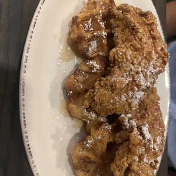 Mudlick Tap House - Chicken and waffles - Gastropubs Near Me - Centerville, Ohio