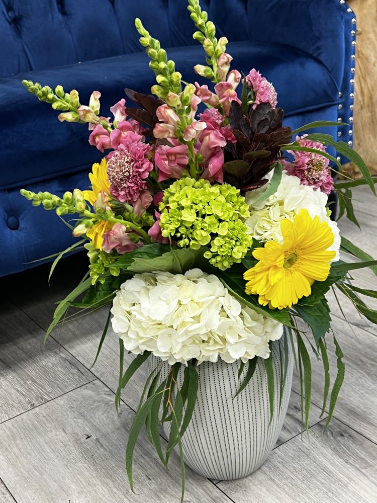 GINGERBREAD HOUSE FLORIST Updated September 2024 66 Photos & 25