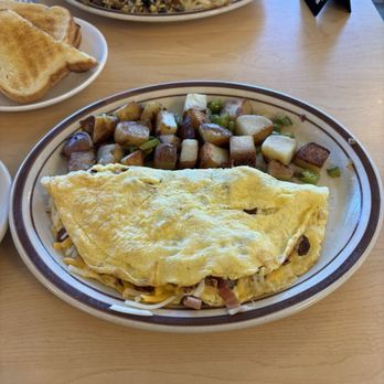 South Hills Cafe & Taqueria - Meat Lover's Omelet - Breakfast & Brunch Near Me - Eugene, Oregon South Hills Cafe & Taqueria - Meat Lover's Omelet - Breakfast & Brunch Near Me - Eugene, Oregon