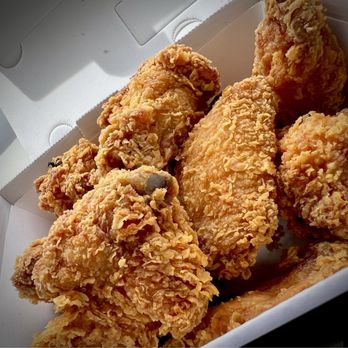 bb.q Chicken Kahala - Golden Fried Chicken. Has a kick to it - Chicken Wings Near Me - Honolulu, Hawaii