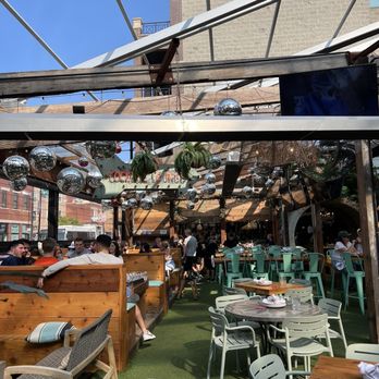 Paradise Park - Patio - Pizza Near Me - Chicago, Illinois