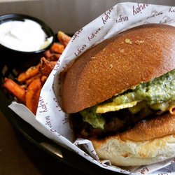 Handmade - Folkets Favoritt : Mexican Mafia Burger / Sweet Poteto Fries