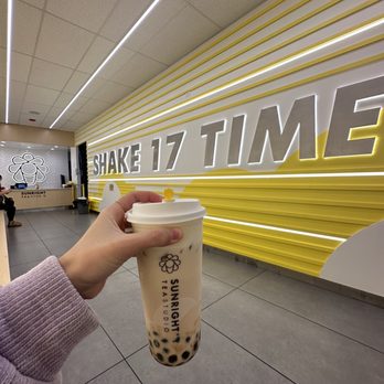 Sunright Tea Studio - Burlingame - Hokkaido milk tea 25% sweetness less ice with boba and cheese foam - Bubble Tea Near Me - Burlingame, California Sunright Tea Studio - Burlingame - Hokkaido milk tea 25% sweetness less ice with boba and cheese foam - Bubble Tea Near Me - Burlingame, California