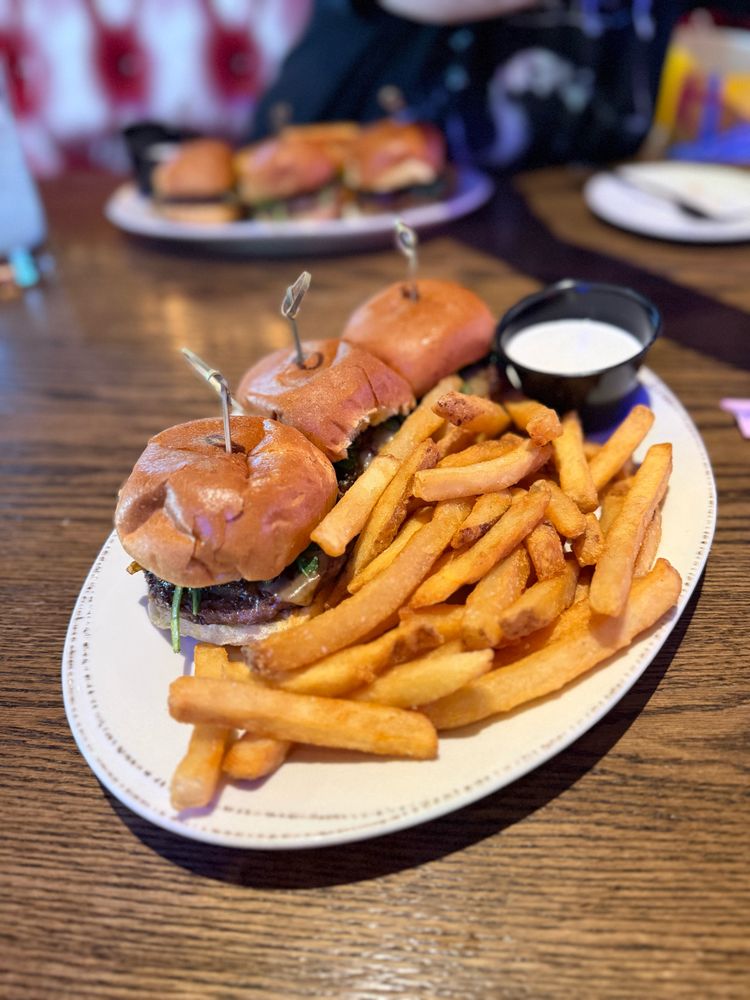 Jason Aldean’s Kitchen + Bar - Photo 3