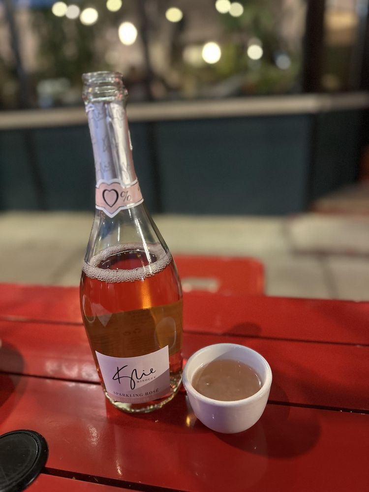 A Non-Alcoholic Wine Shop - vineyard in Chicago, IL