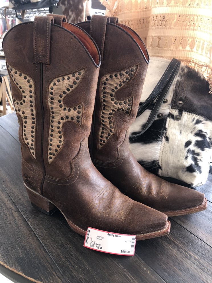 GENTLY WORN RESALE SHOP Updated August 2024 31 Photos 1623 Albert Pike Rd, Hot Springs