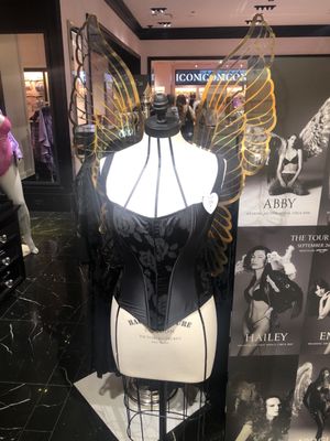 ヴィクシー　スキャンダラス Victoria's Secret & PINK, 13350 Dallas Pkwy, Ste 1600