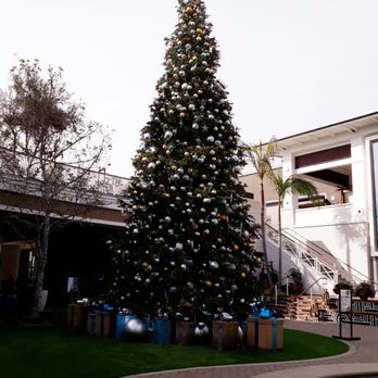 2ND & PCH - Merry Xmas! - Shopping Centers Near Me - Long Beach, California