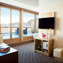 Nira Alpina - Our Alpine Junior Suites have a seperate bed- and living room.