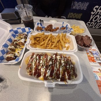 TaterQue - Alamo, Seasoned Fries, Hot Honey Wings (ONLY WINGS)Tater Kegz, Fab5 Mac and Cheese, Brisket & Sausage Sandwich - Barbeque Near Me - Pflugerville, Texas
