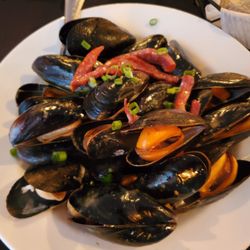 Village Tavern - Plump mussels