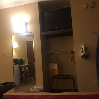 Econo Lodge Hadley Near University - Cute room. Nothing fancy but clean. - Hotels Near Me - Hadley, Massachusetts
