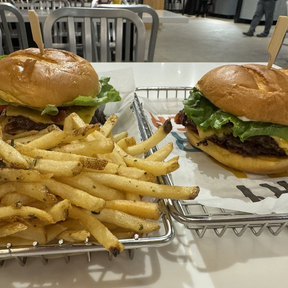 Smashburger - Burgers Near Me - New Hyde Park, New York