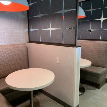 Hampton Inn by Hilton Bedford - Work space - Hotels Near Me - Bedford, Indiana