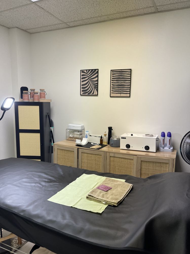 THE BIKINI BAR Updated August 2024 4901 Fitzhugh Ave, Richmond