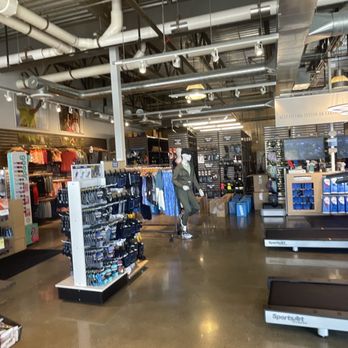 Road Runner Sports - Sports Wear Near Me - Kildeer, Illinois