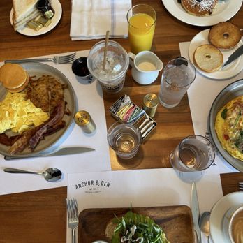 Anchor & Den - Comfort Food Near Me - Grand Cayman, Florida