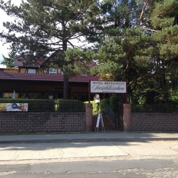Restaurant Seeschlösschen - Straßen Ansicht. Hat einen kleinen Spielplatz - prima mit Kindern die ungeduldig auf das Essen warten. ;-) - Eastern German Near Me - Groß Köris, BB Restaurant Seeschlösschen - Straßen Ansicht. Hat einen kleinen Spielplatz - prima mit Kindern die ungeduldig auf das Essen warten. ;-) - Eastern German Near Me - Groß Köris, BB