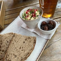 Stadtboden - Hummus & hausbier