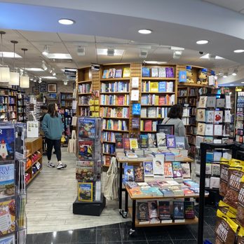 Hudson News - Bookstores Near Me - Atlanta, Georgia